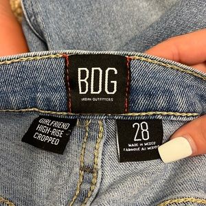 BDG girlfriend high-rise cropped jeans- Size 28
